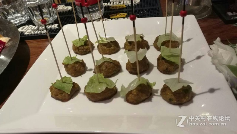 站在远处看星空体育平台，完美的舒适体验！————星空体育平台显示器回顾贴