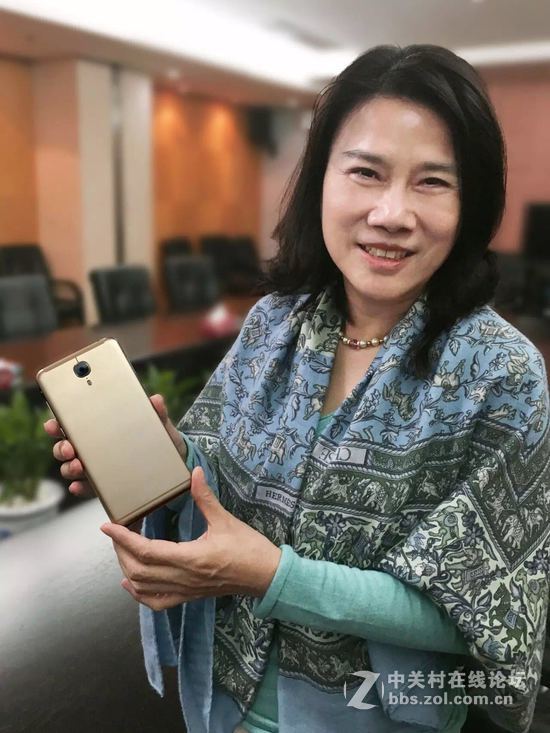 #约稿# 董明珠被免去格力董事长职务后，格力手机将再无三代