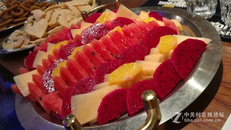 站在远处看星空体育平台，完美的舒适体验！————星空体育平台显示器回顾贴