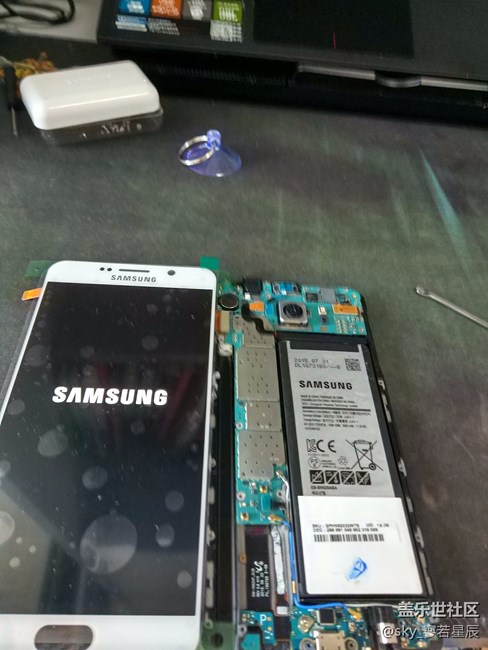 牛五的内部构造好简单，就是后盖被我拆碎了