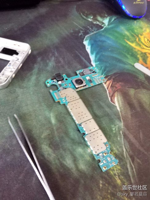 牛五的内部构造好简单，就是后盖被我拆碎了