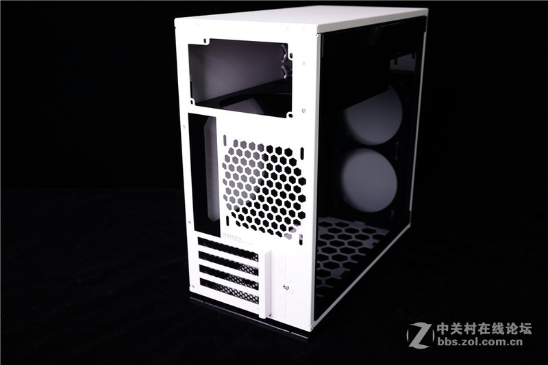 【首发评测】M-ATX新贵 迎广301首发简测