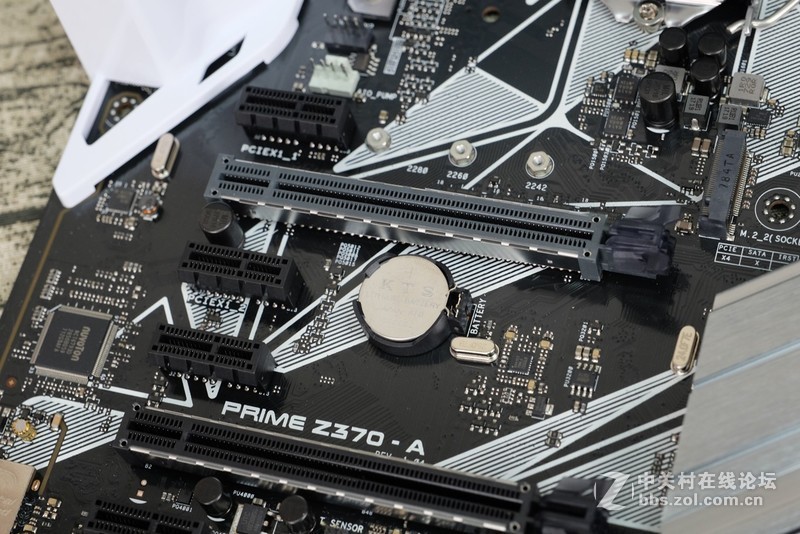 无兄弟不吃鸡，华硕PRIME Z370-A AURA RGB主板