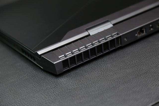 感受八代Intel酷睿移动CPU的力量—Alienware 17R5简单评测