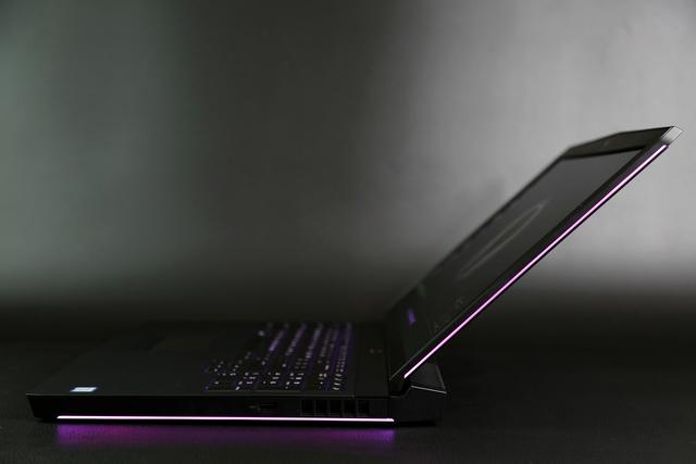 感受八代Intel酷睿移动CPU的力量—Alienware 17R5简单评测