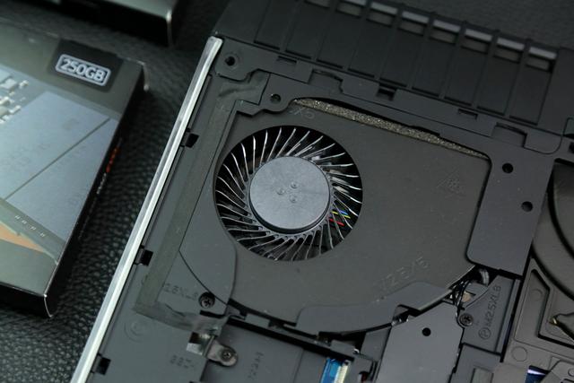 感受八代Intel酷睿移动CPU的力量—Alienware 17R5简单评测