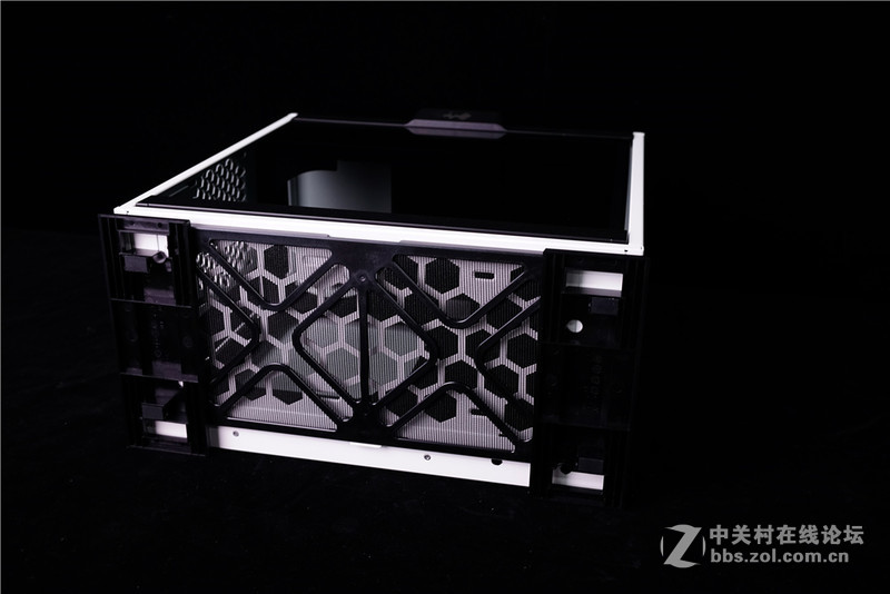 【首发评测】M-ATX新贵 迎广301首发简测