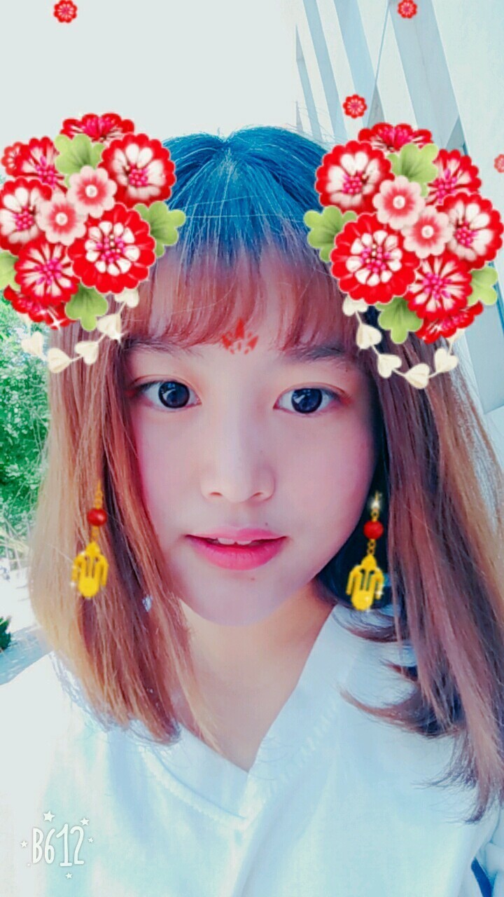 绿槐影里一声新，雾薄风轻力未匀。
莫道闻时总惆怅，有愁人有不愁人。