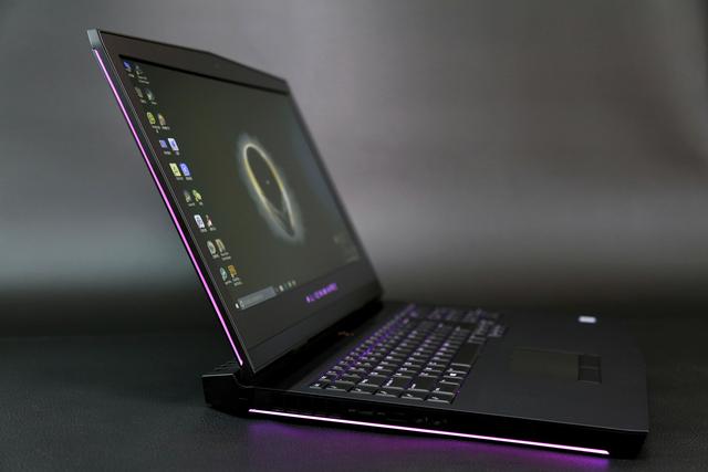 感受八代Intel酷睿移动CPU的力量—Alienware 17R5简单评测