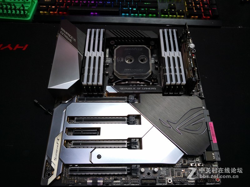 R6E OMEGA + I9 9980XE 开箱 水冷装机~