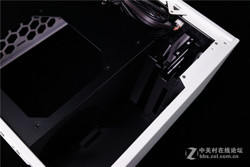 【首发评测】M-ATX新贵 迎广301首发简测