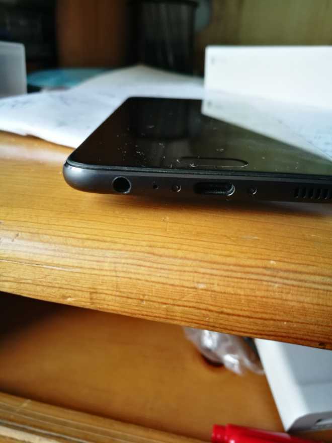 手机屏幕翘起有图修好啦给售后点赞