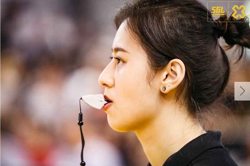 扑倒这个女裁判会被吹什么犯规?