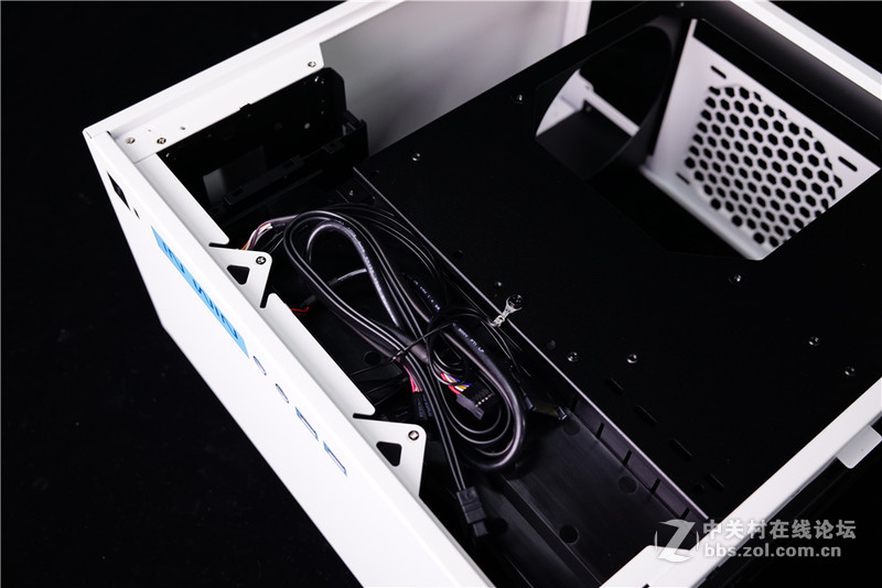 【首发评测】M-ATX新贵 迎广301首发简测