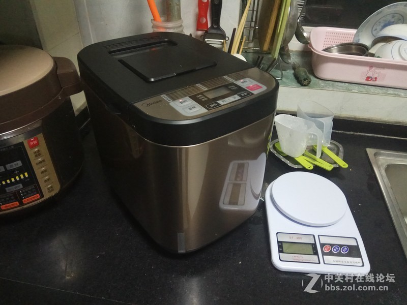 攒了一台面包机，开始做面包，哈哈。