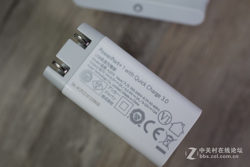 充满iPhone XS Max只需2.5小时！PowerWave 7.5 Stand 三模无线快充底座体验