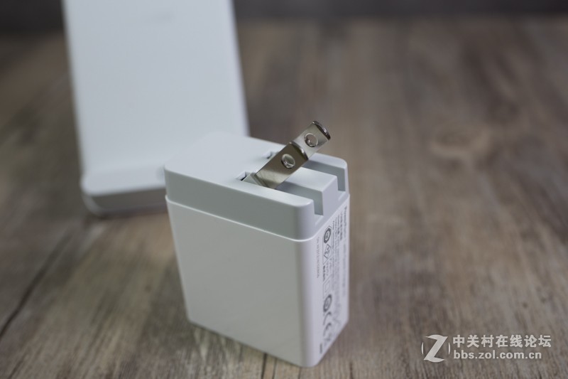 充满iPhone XS Max只需2.5小时！PowerWave 7.5 Stand 三模无线快充底座体验