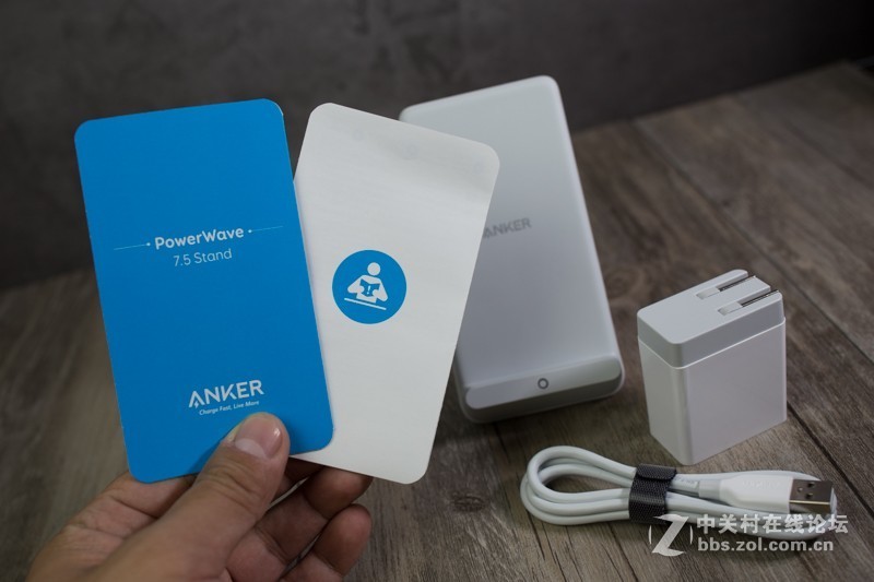 充满iPhone XS Max只需2.5小时！PowerWave 7.5 Stand 三模无线快充底座体验