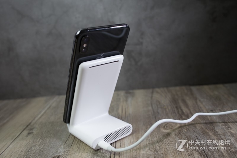 充满iPhone XS Max只需2.5小时！PowerWave 7.5 Stand 三模无线快充底座体验