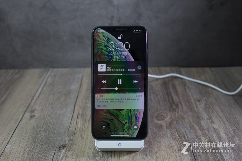 充满iPhone XS Max只需2.5小时！PowerWave 7.5 Stand 三模无线快充底座体验