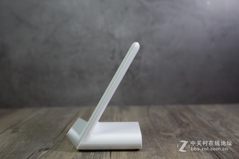 充满iPhone XS Max只需2.5小时！PowerWave 7.5 Stand 三模无线快充底座体验