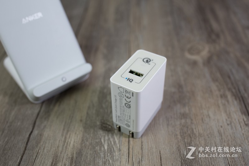 充满iPhone XS Max只需2.5小时！PowerWave 7.5 Stand 三模无线快充底座体验