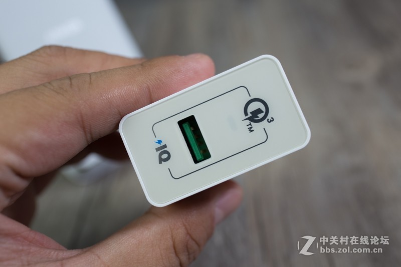 充满iPhone XS Max只需2.5小时！PowerWave 7.5 Stand 三模无线快充底座体验