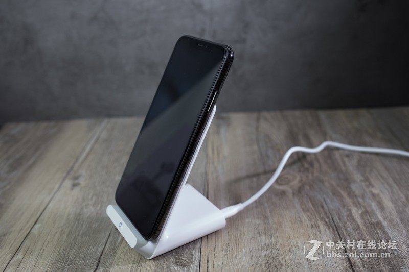 充满iPhone XS Max只需2.5小时！PowerWave 7.5 Stand 三模无线快充底座体验