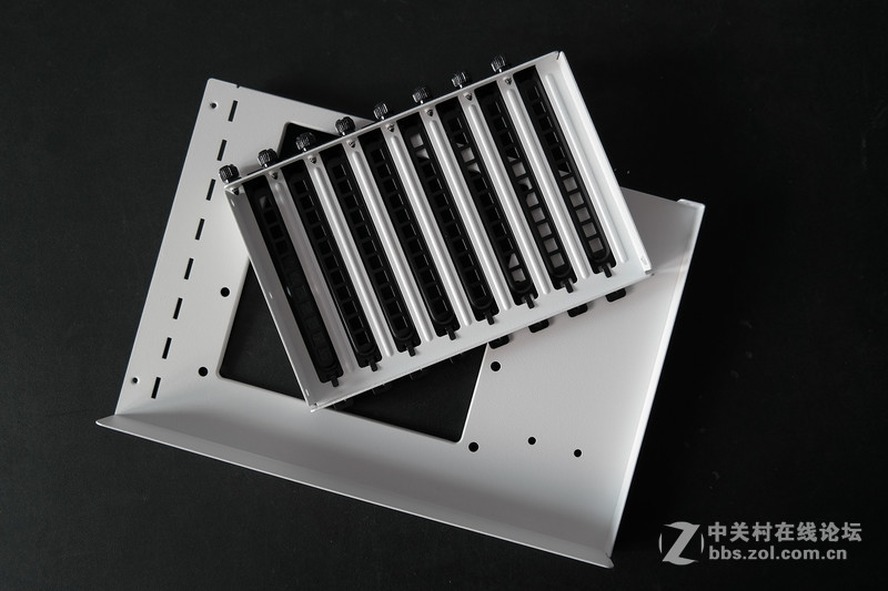 一大一小 一黑一白！Tt Core P3开放式机箱评测