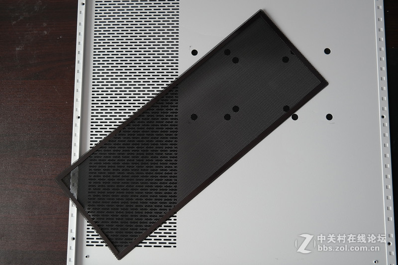 一大一小 一黑一白！Tt Core P3开放式机箱评测