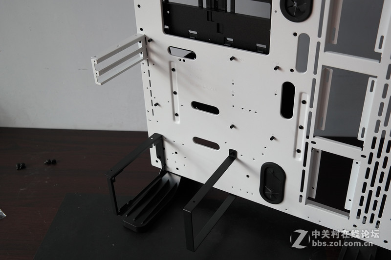 一大一小 一黑一白！Tt Core P3开放式机箱评测