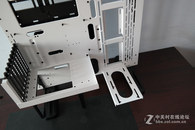 一大一小 一黑一白！Tt Core P3开放式机箱评测