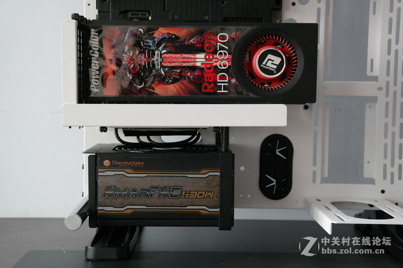 一大一小 一黑一白！Tt Core P3开放式机箱评测