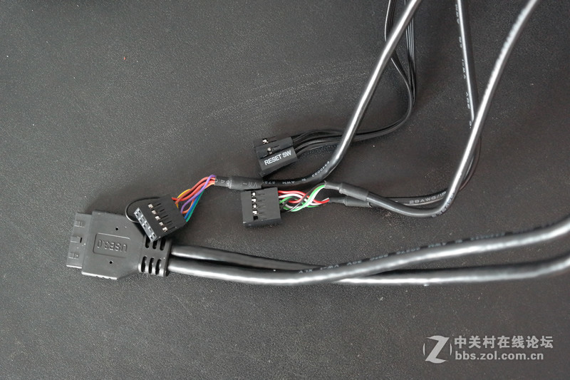 一大一小 一黑一白！Tt Core P3开放式机箱评测