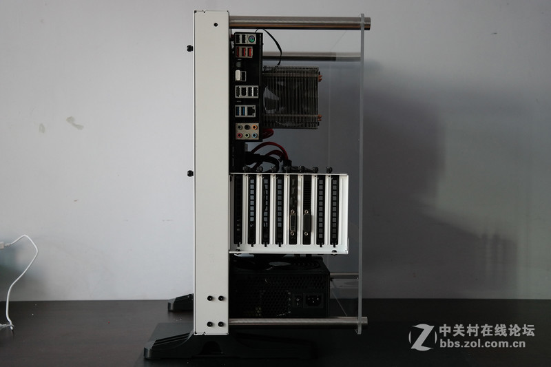 一大一小 一黑一白！Tt Core P3开放式机箱评测