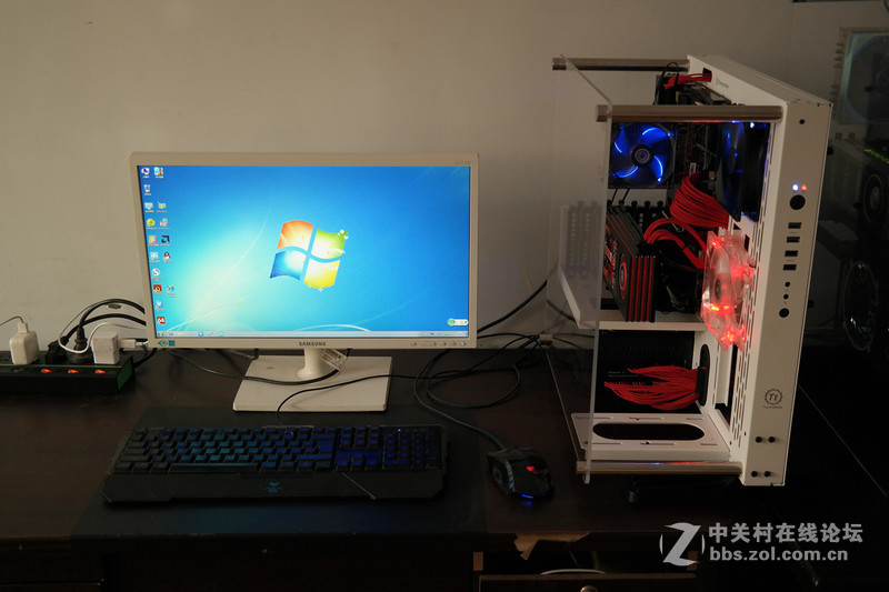 一大一小 一黑一白！Tt Core P3开放式机箱评测