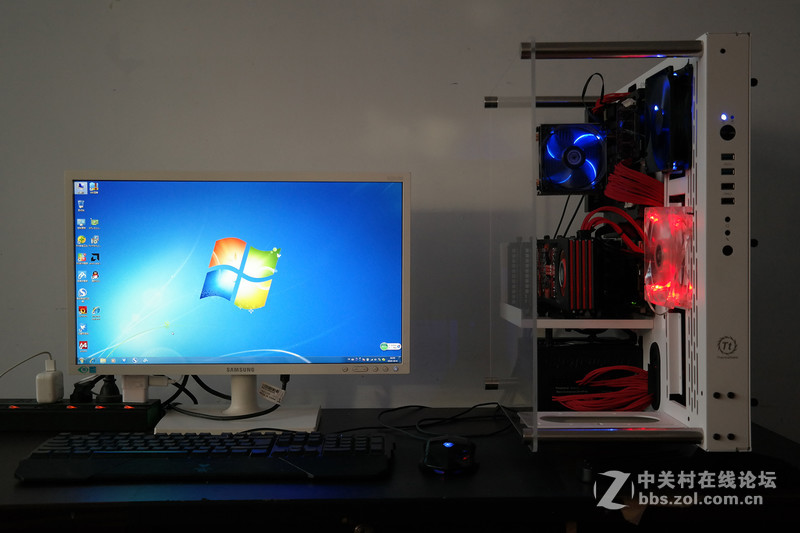 一大一小 一黑一白！Tt Core P3开放式机箱评测