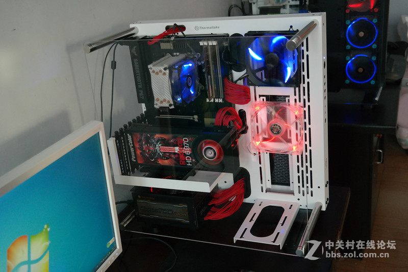 一大一小 一黑一白！Tt Core P3开放式机箱评测