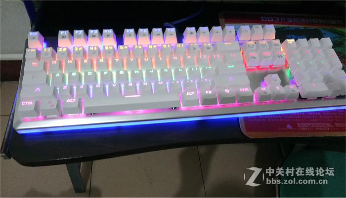 以游戏为名、有态度的键盘——品宜博K727游戏机械键盘青轴