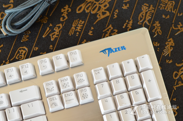 以游戏为名、有态度的键盘——品宜博K727游戏机械键盘青轴