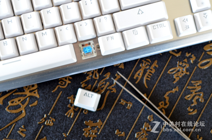 以游戏为名、有态度的键盘——品宜博K727游戏机械键盘青轴