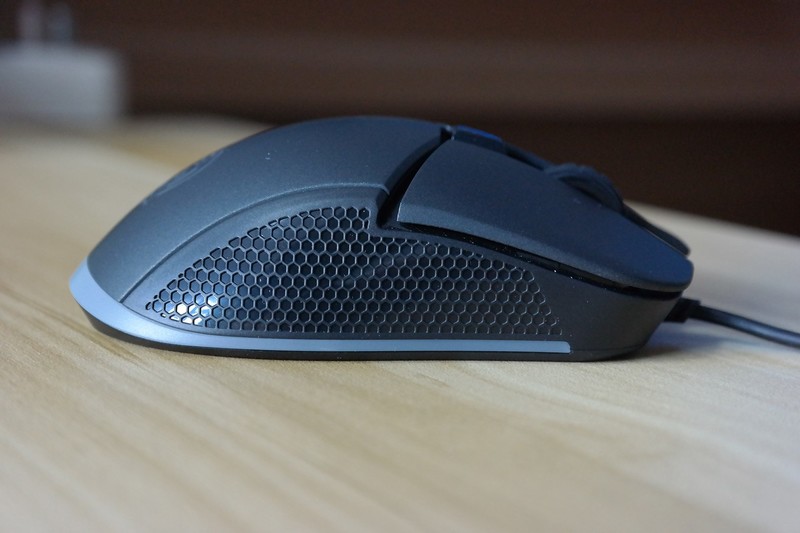 轻量游戏鼠标上手容易！Tt IRIS RGB电竞鼠标开箱评测