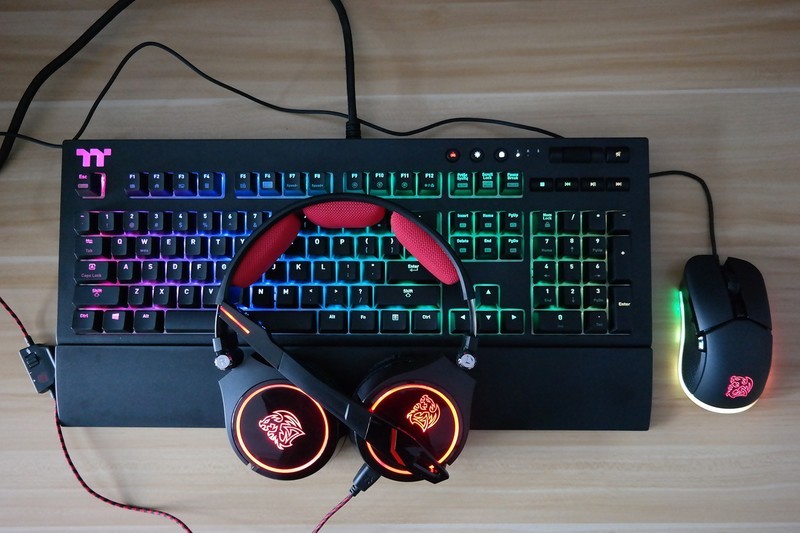 轻量游戏鼠标上手容易！Tt IRIS RGB电竞鼠标开箱评测