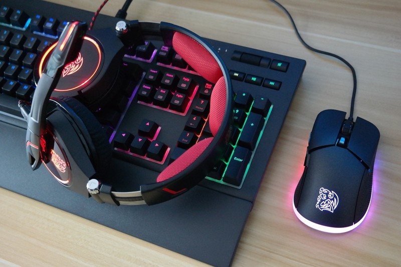 轻量游戏鼠标上手容易！Tt IRIS RGB电竞鼠标开箱评测