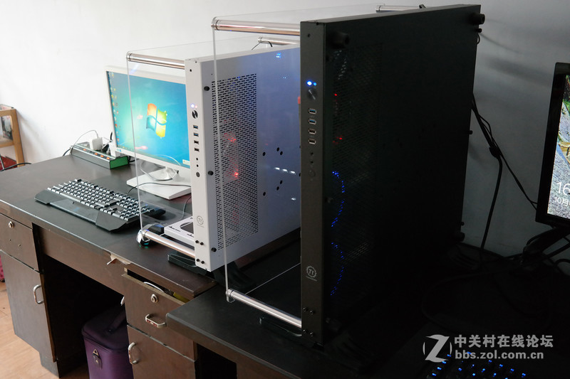 一大一小 一黑一白！Tt Core P3开放式机箱评测