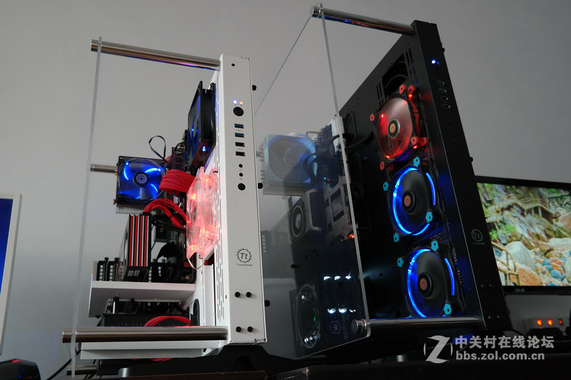 一大一小 一黑一白！Tt Core P3开放式机箱评测