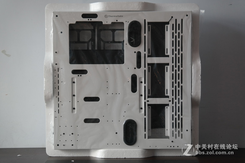 一大一小 一黑一白！Tt Core P3开放式机箱评测