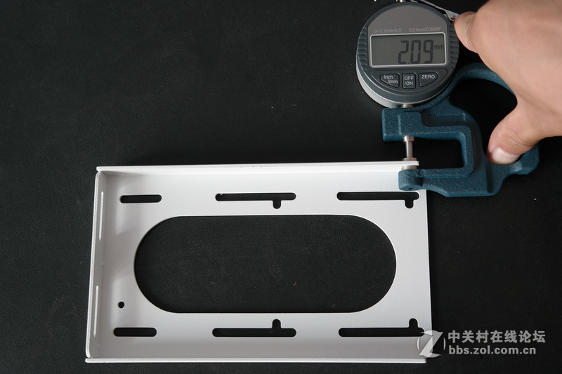 一大一小 一黑一白！Tt Core P3开放式机箱评测