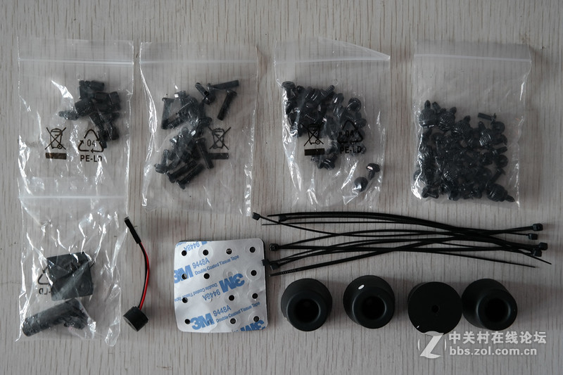 一大一小 一黑一白！Tt Core P3开放式机箱评测