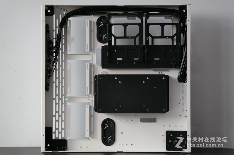一大一小 一黑一白！Tt Core P3开放式机箱评测